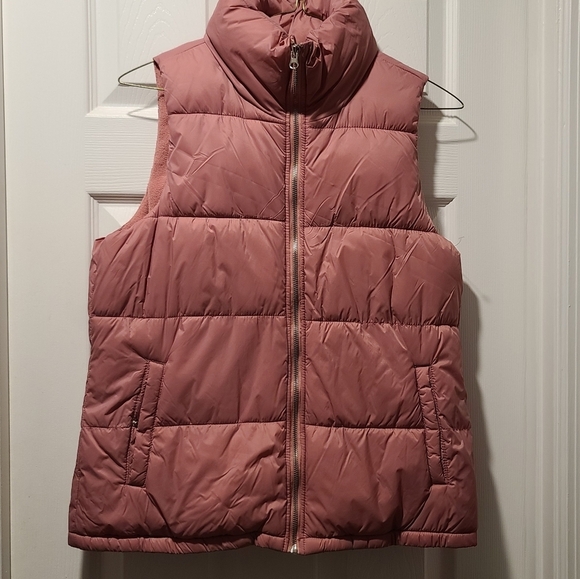 Old Navy Jackets & Blazers - Old Navy Puffer Vest - Medium (CT1)